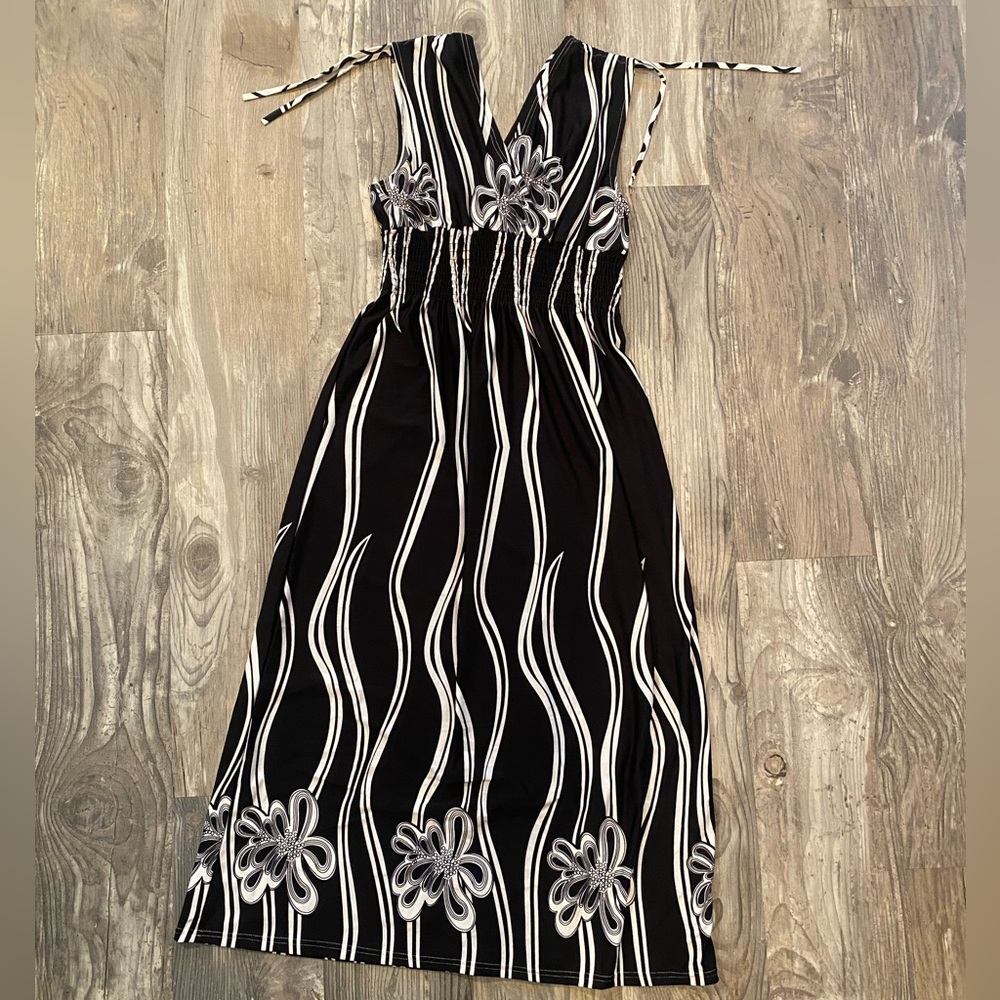 Jon & Anna black and white dress size large